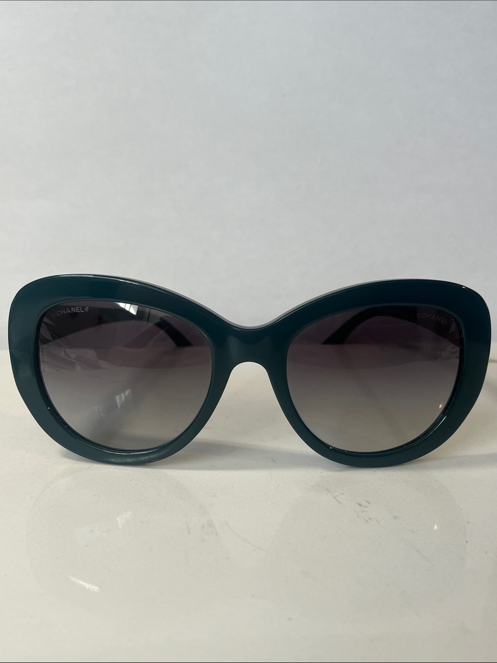 Authentic Chanel green Sunglasses with gradient lenses 5346 c.1459/S6
